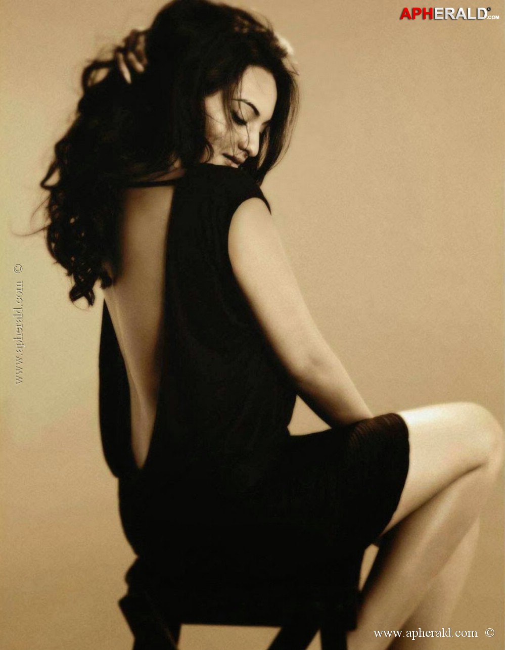 Sonakshi Sinha Hot Wallpapers