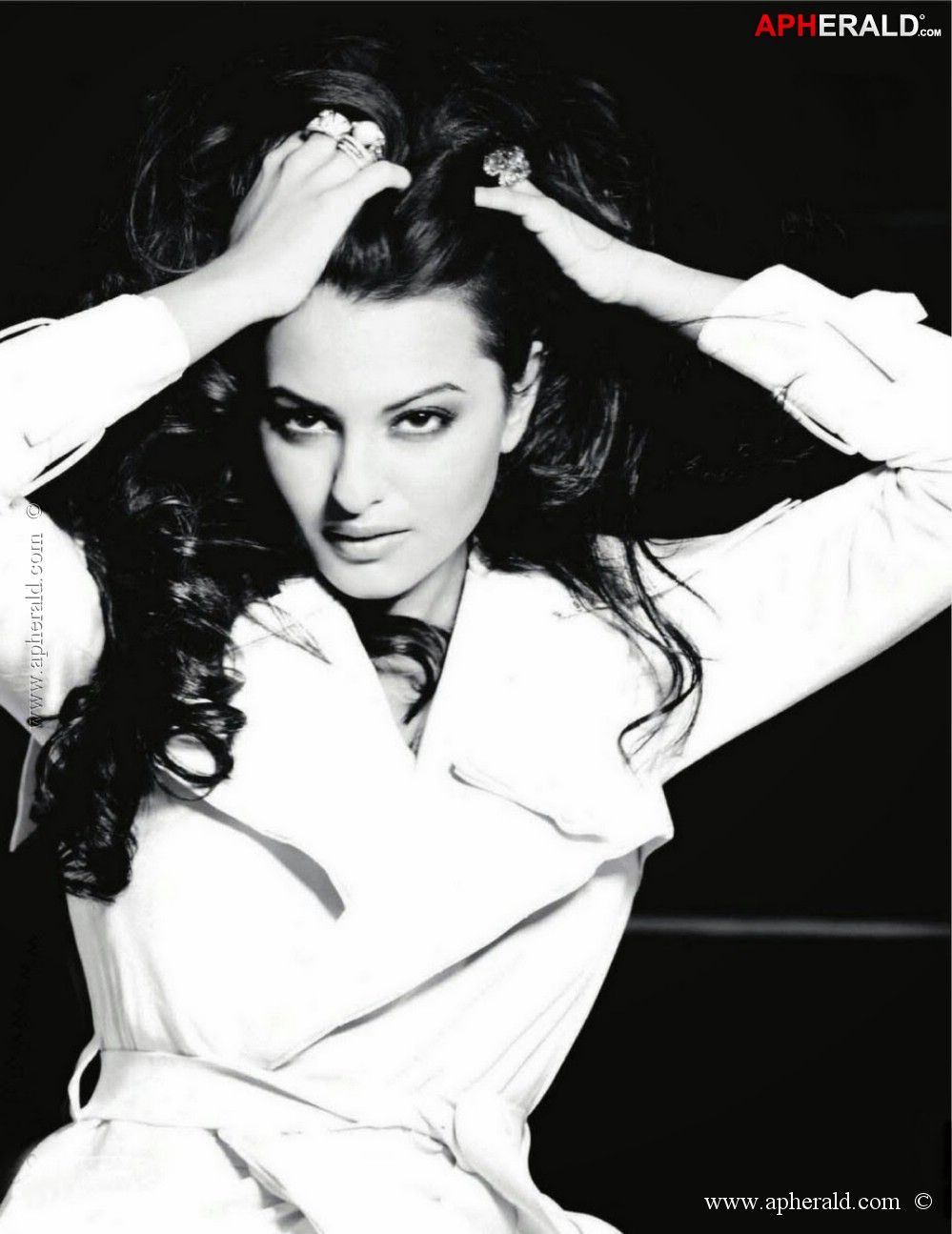 Sonakshi Sinha Hot Wallpapers