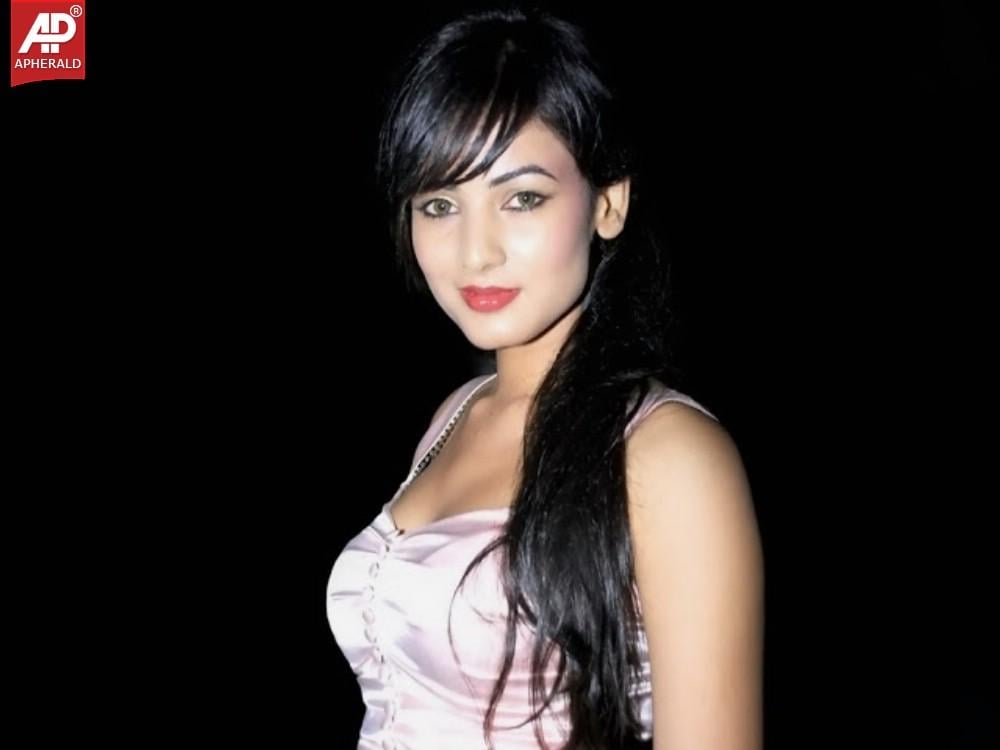 Sonal Chouhan Spicy Photos