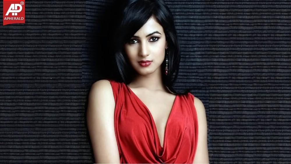 Sonal Chouhan Spicy Photos