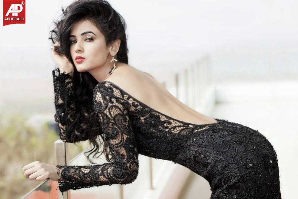 Sonal Chouhan Spicy Photos