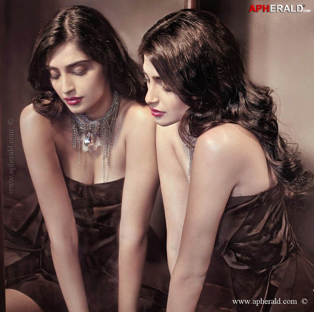 Sonam Kapoor Hot Pics
