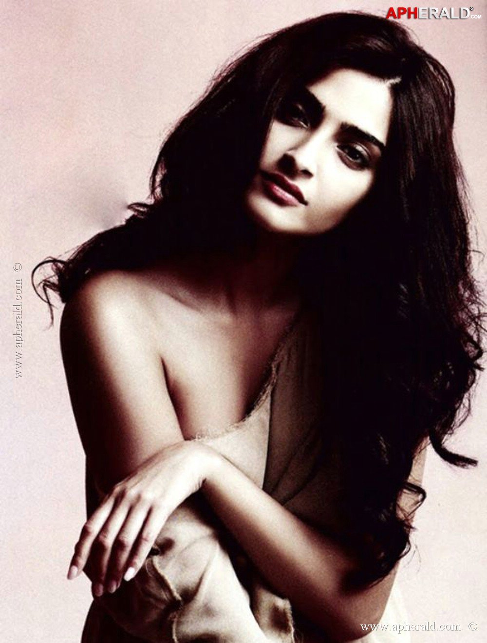 Sonam Kapoor Hot Pics
