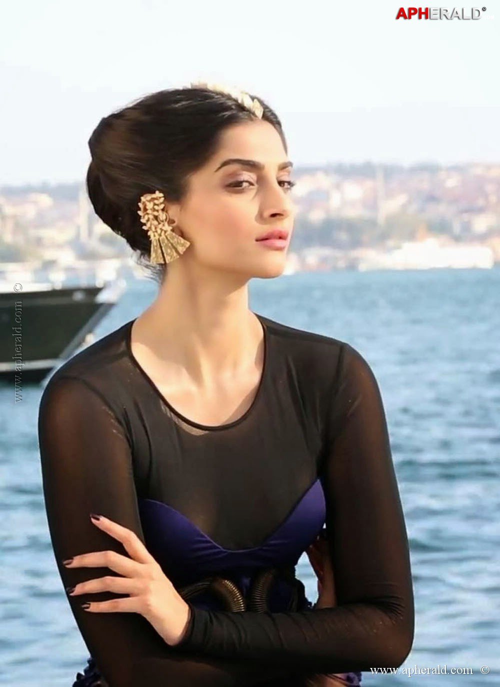 Sonam Kapoor Hot Pics