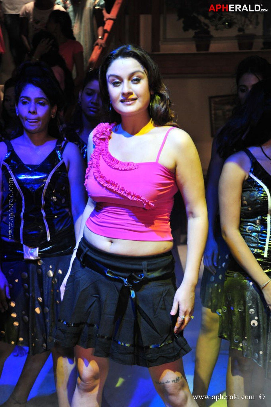 Sonia Agarwal Hot Navel Pics