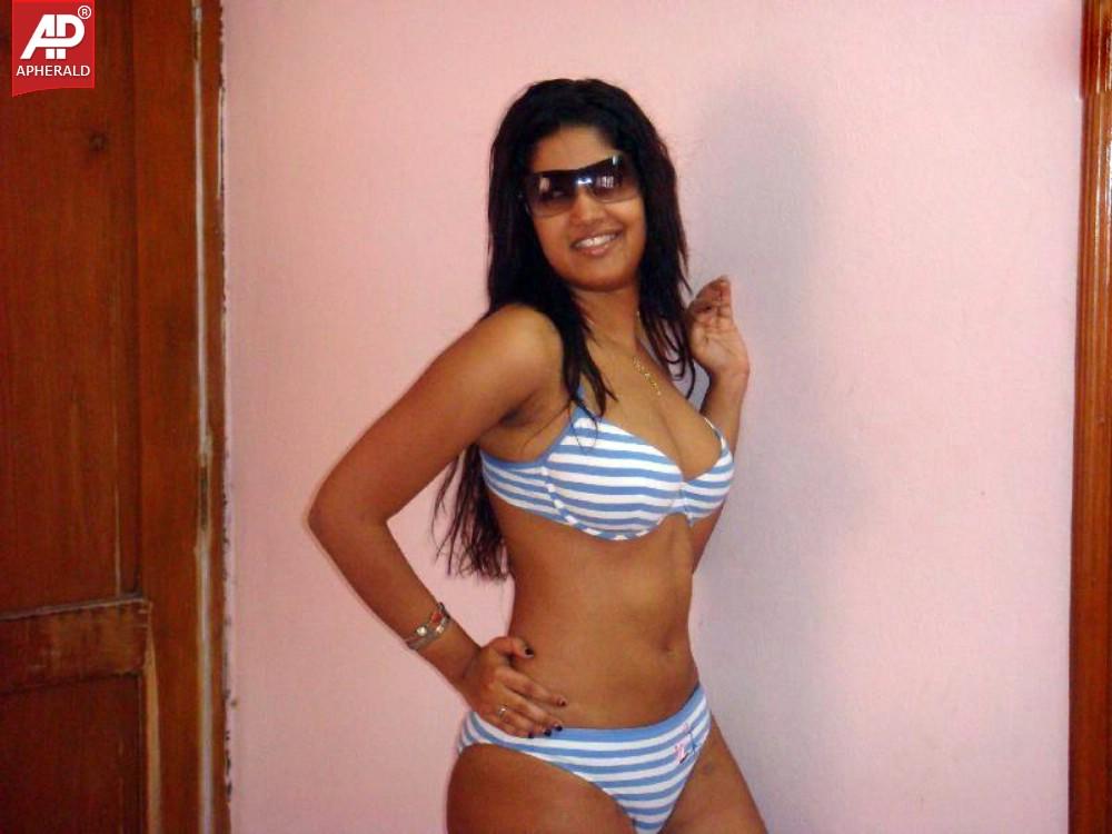 Soumya Hotest Photos