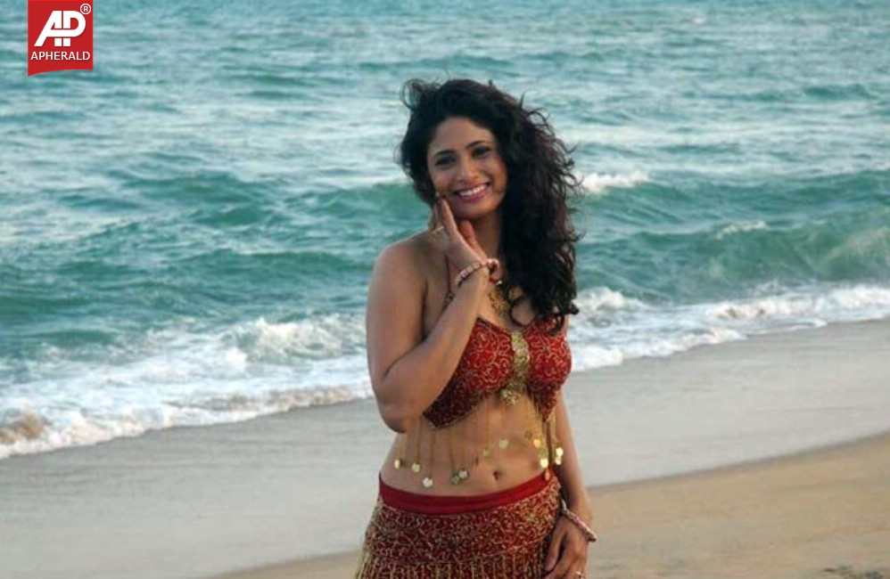 South Actress Sriji Hot Pics