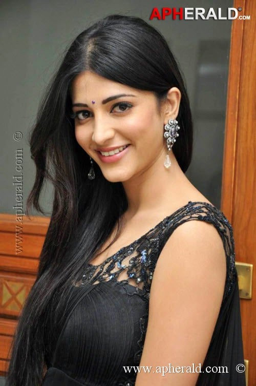 Sruthi Hasan Hot Photos