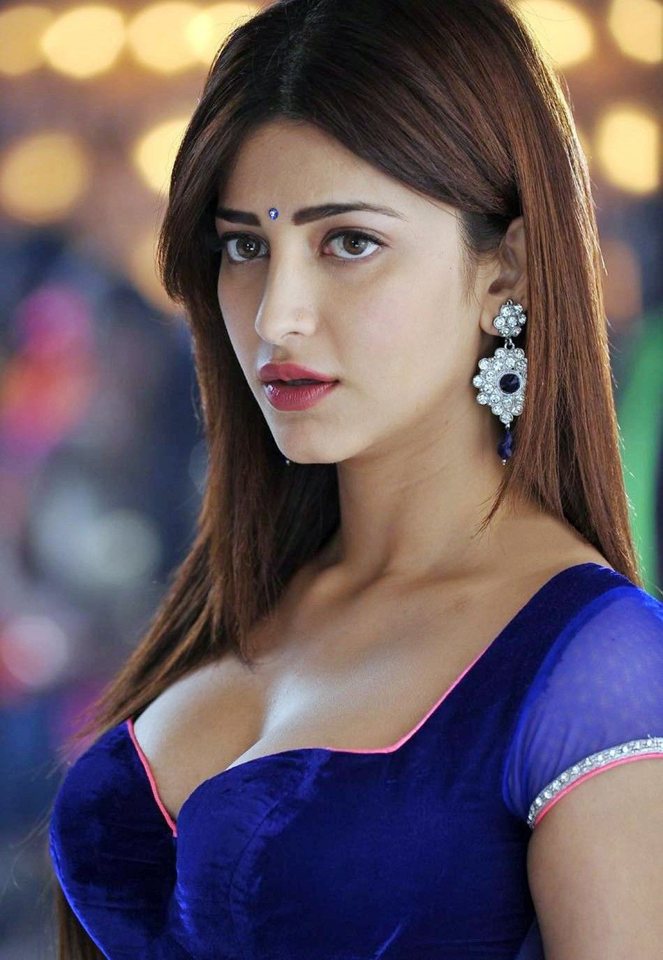 Sruthi Hassan Hot Latest Pics From Yevadu