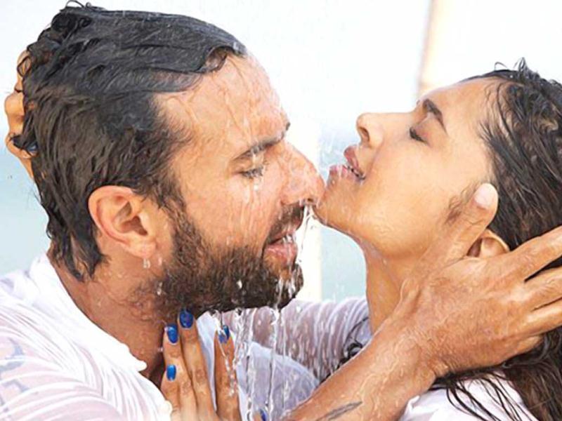 Steamy Scenes of Bollywood Actress