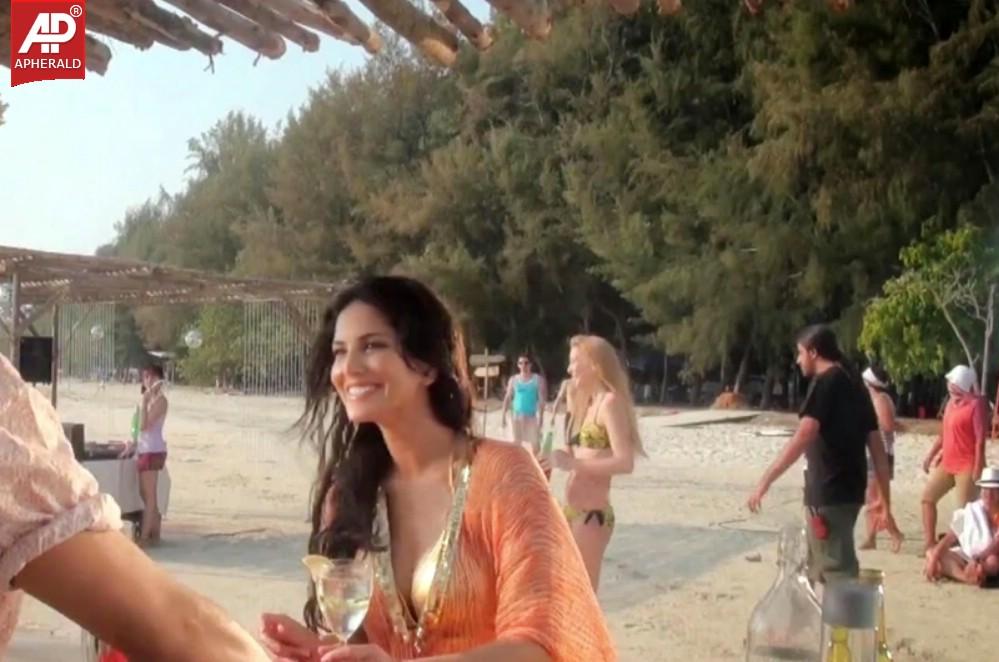 Sunny Leone Hot Bikini Photo Shoot