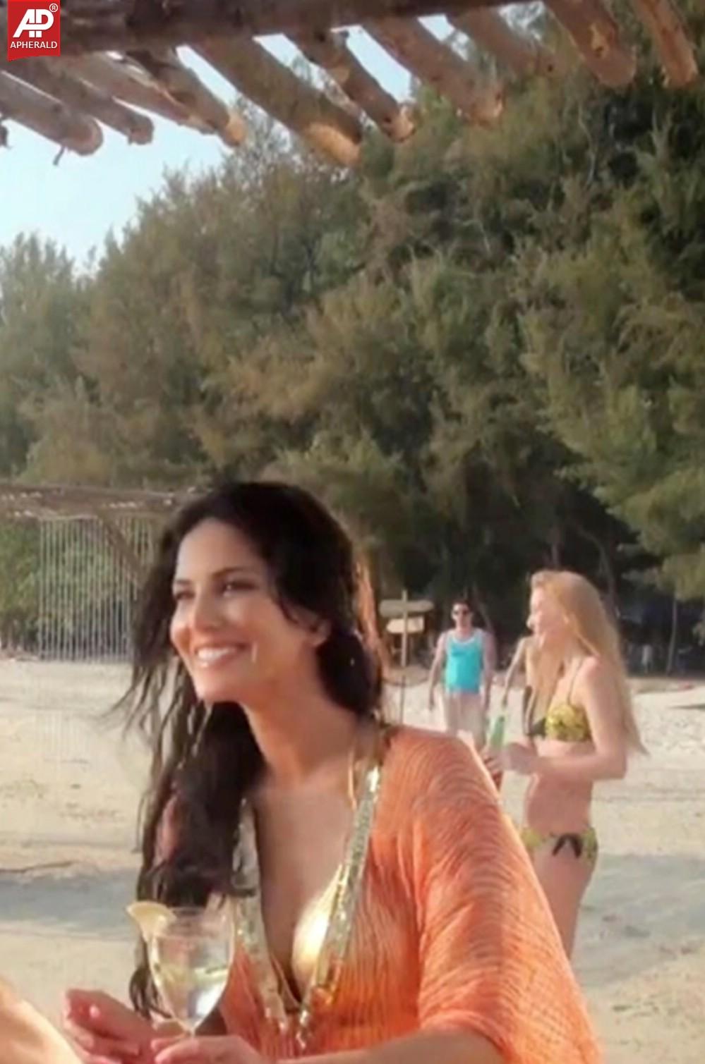 Sunny Leone Hot Bikini Photo Shoot