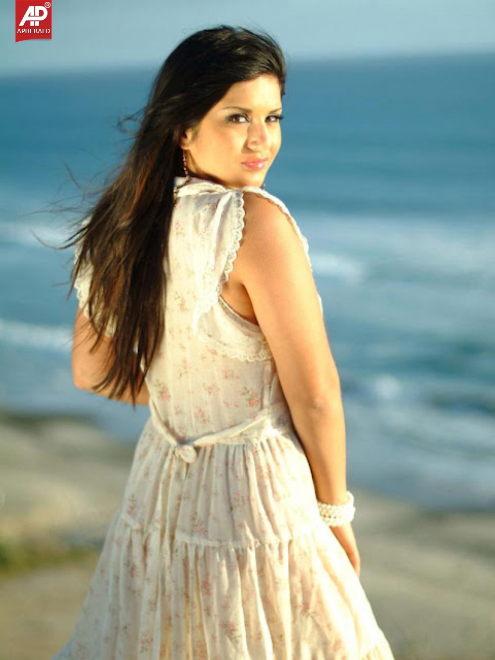 Sunny Leone Hot Navel Images