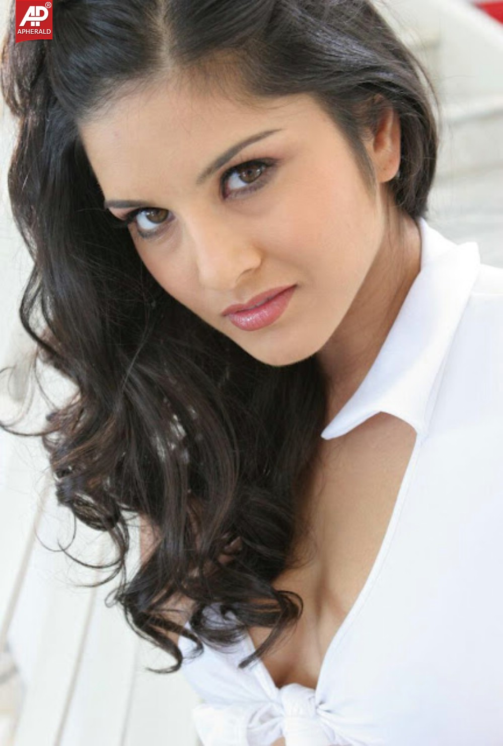 Sunny Leone Hot Navel Images