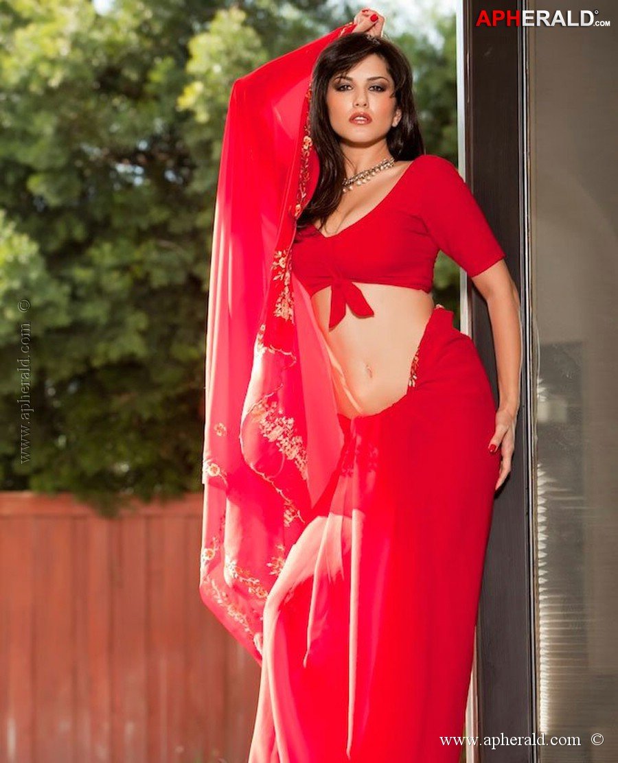 Sunny Leone Hot Navel Pics
