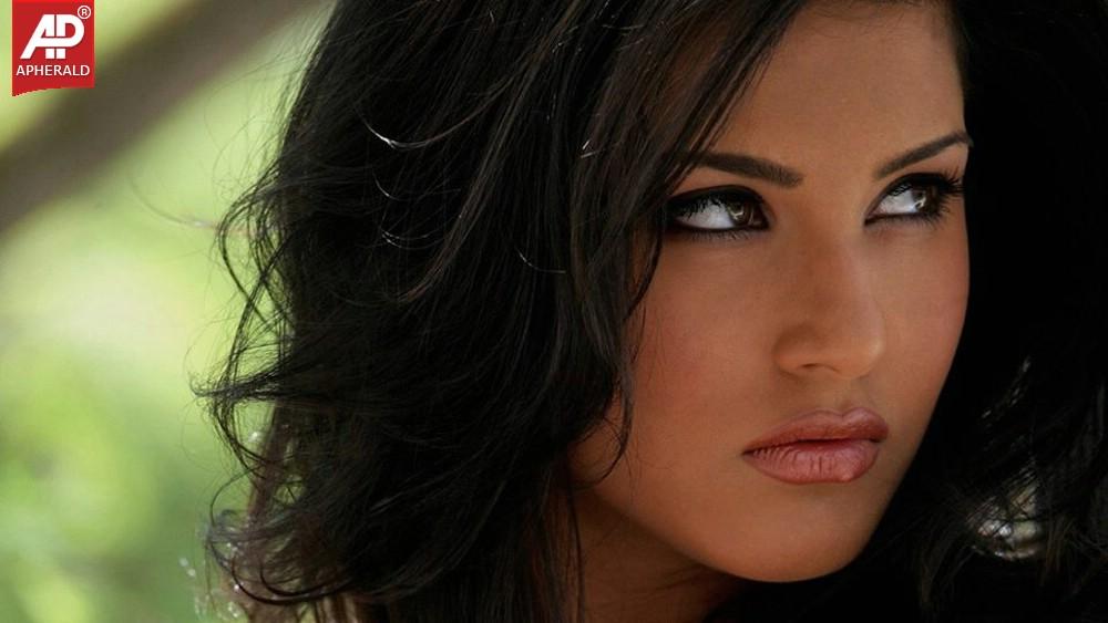 Sunny Leone Hot Wallpapers