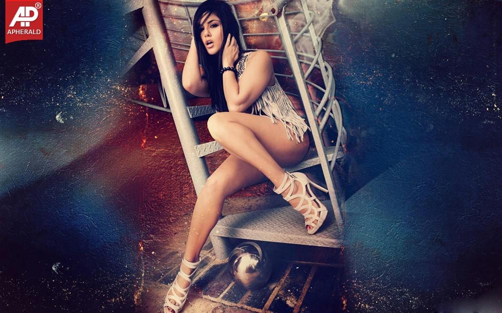 Sunny Leone Nevel Wallpapers
