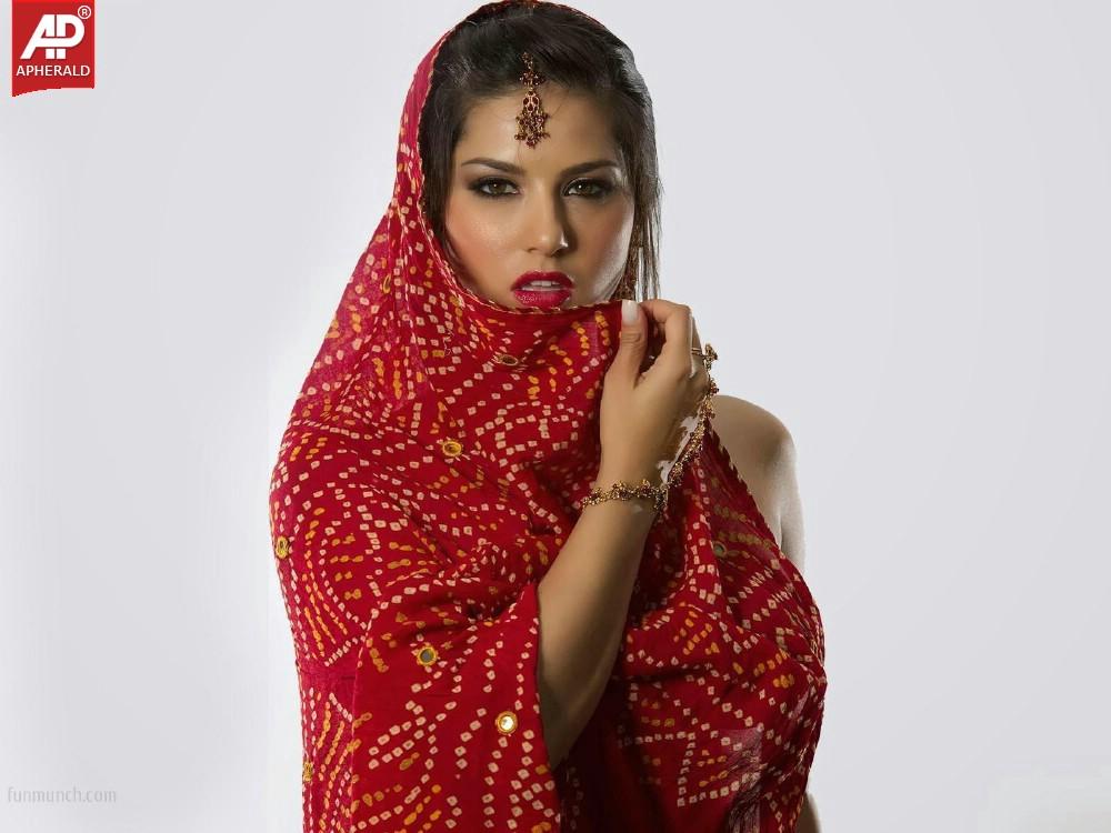 Sunny Leone Nevel Wallpapers
