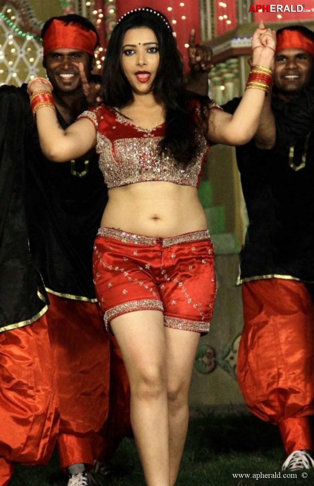 swetha basu prasad hot dance stills