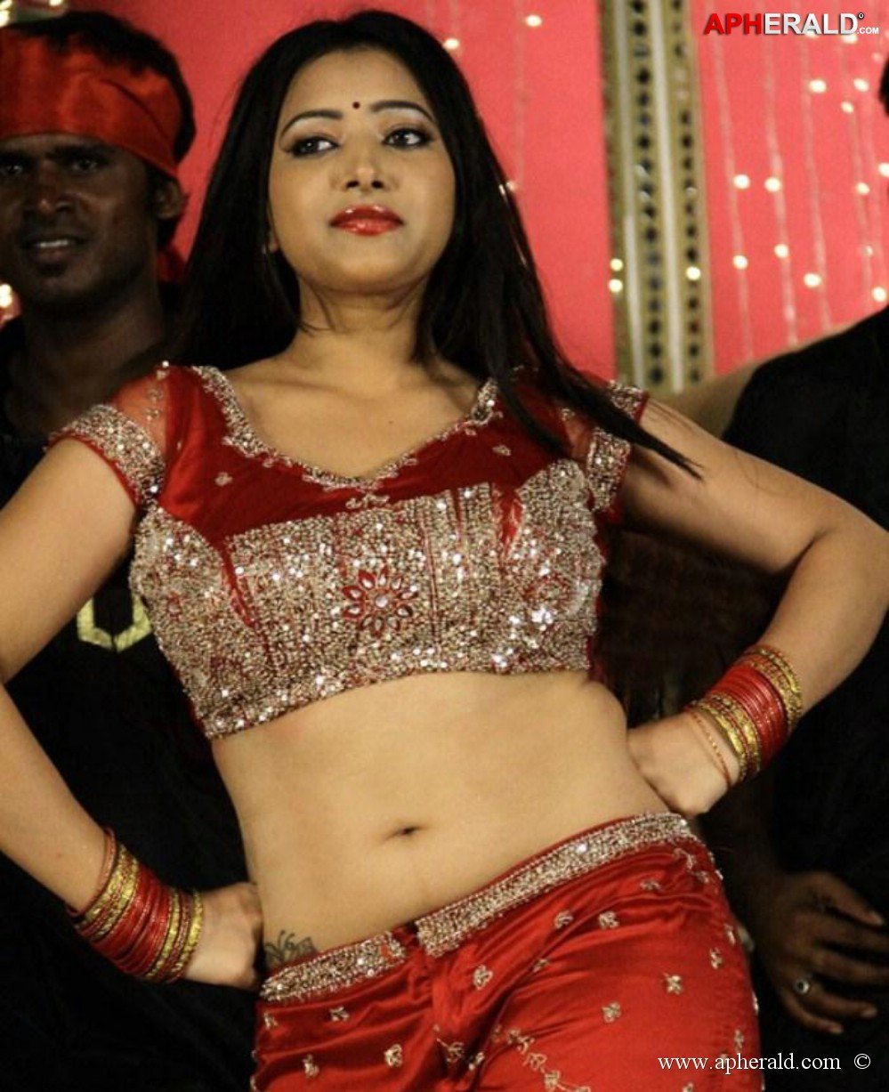 swetha basu prasad hot dance stills