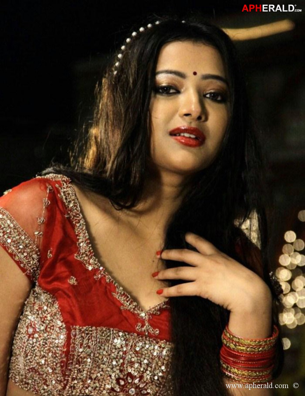 swetha basu prasad hot dance stills