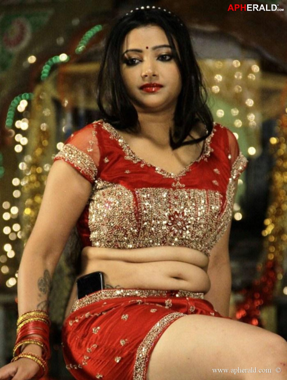 swetha basu prasad hot dance stills