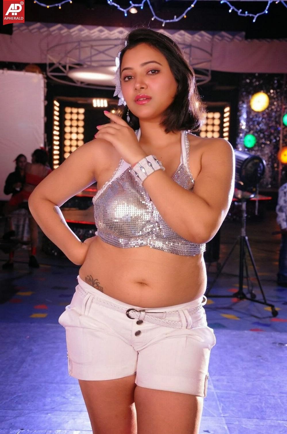 Swetha Basu Prasad Hot Images