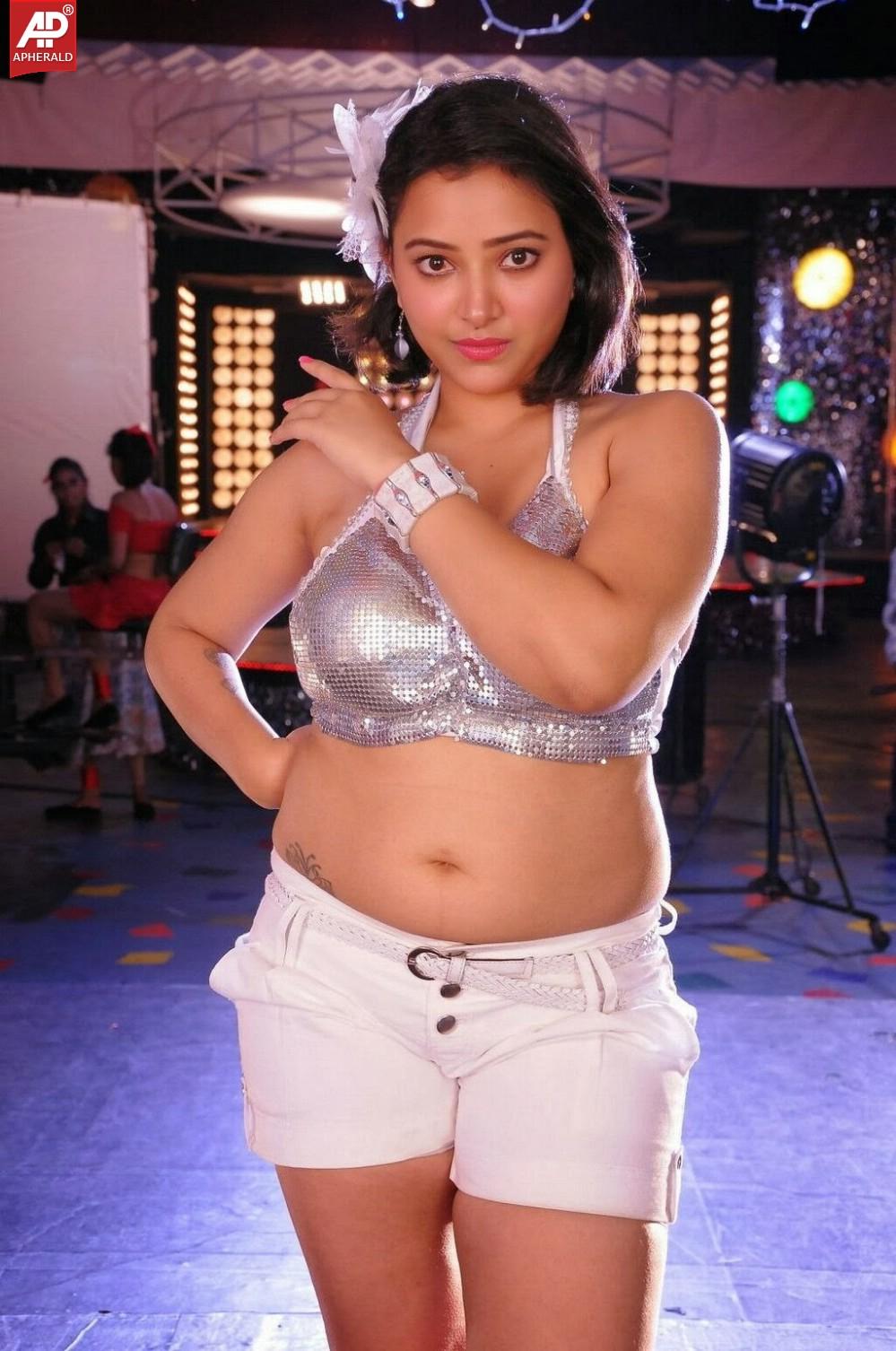 Swetha Basu Prasad Hot Images