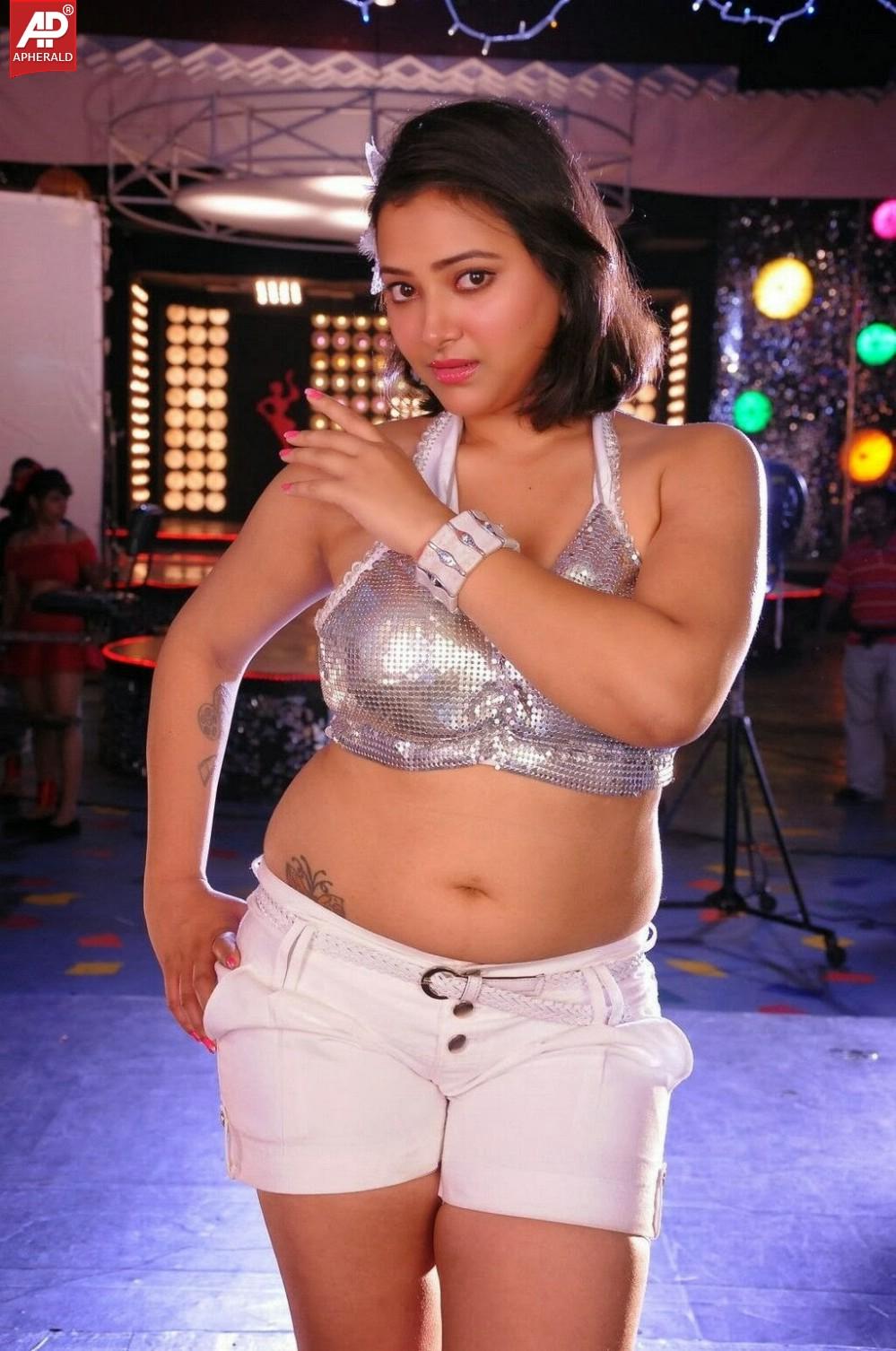 Swetha Basu Prasad Hot Images