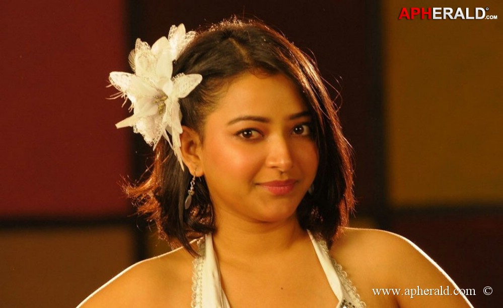 Swetha Basu Prasad Hot Photos