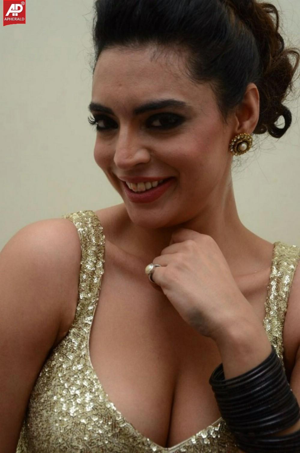 Swetha Bhardwaj Spicy Pictures