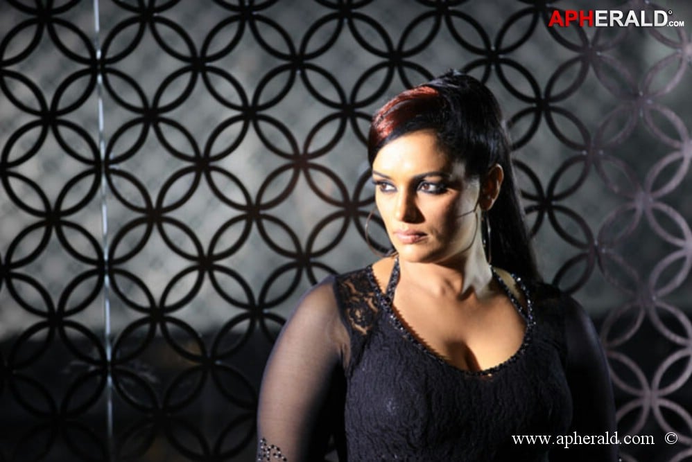 Swetha Menon Hot Pics