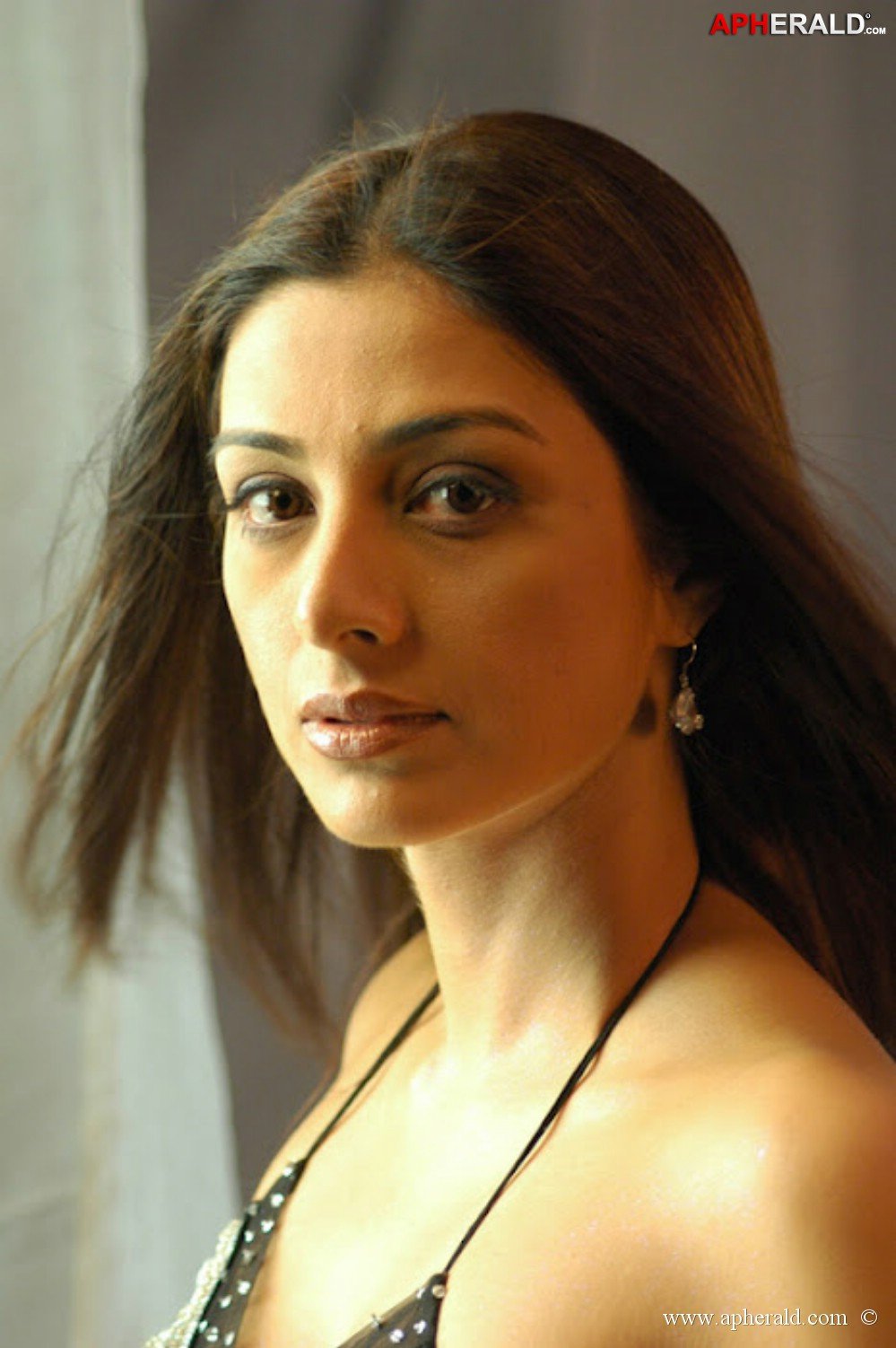 Tabu hot navel show in black