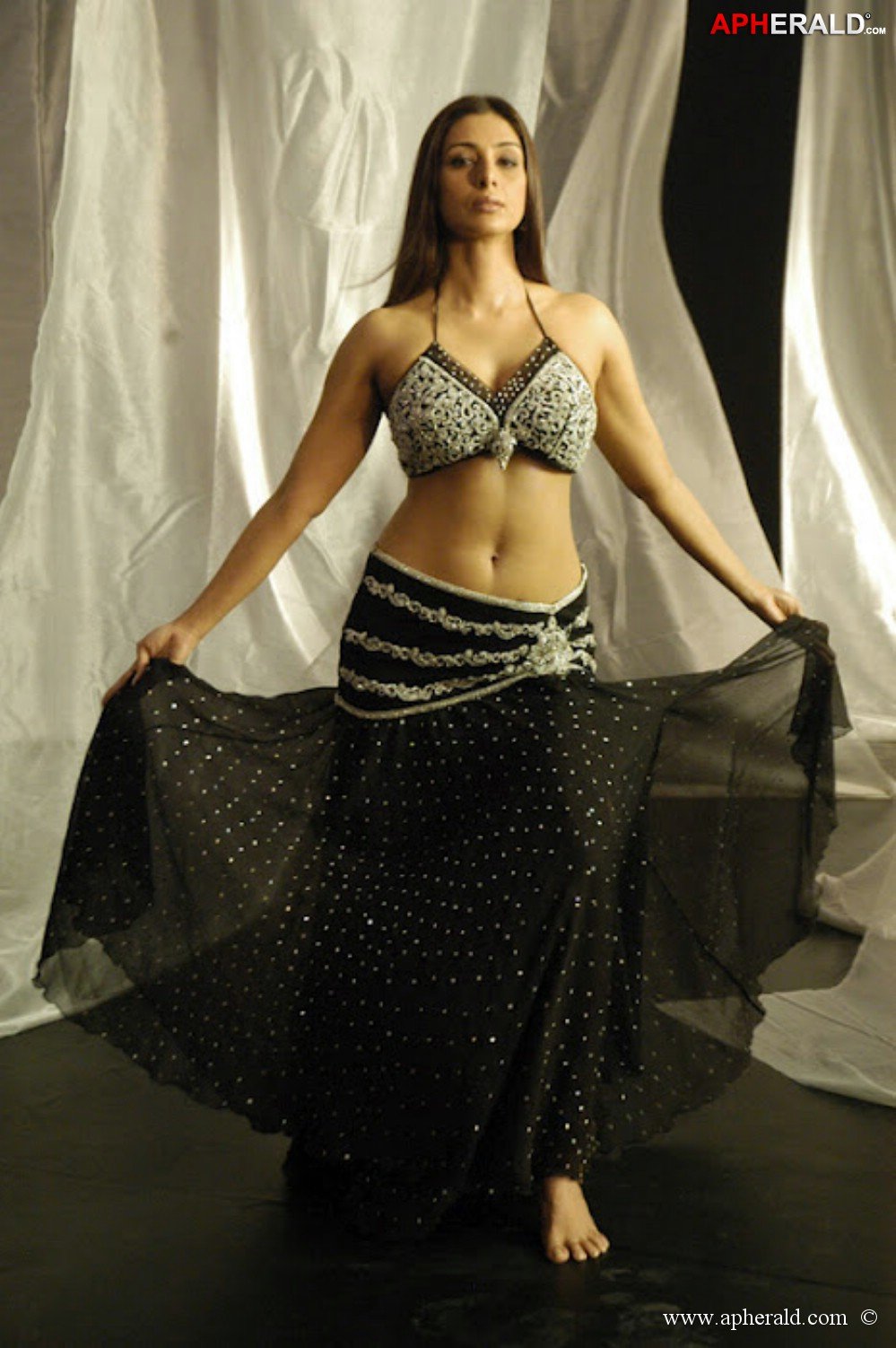 Tabu hot navel show in black