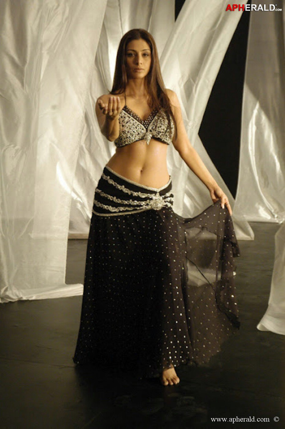 Tabu hot navel show in black