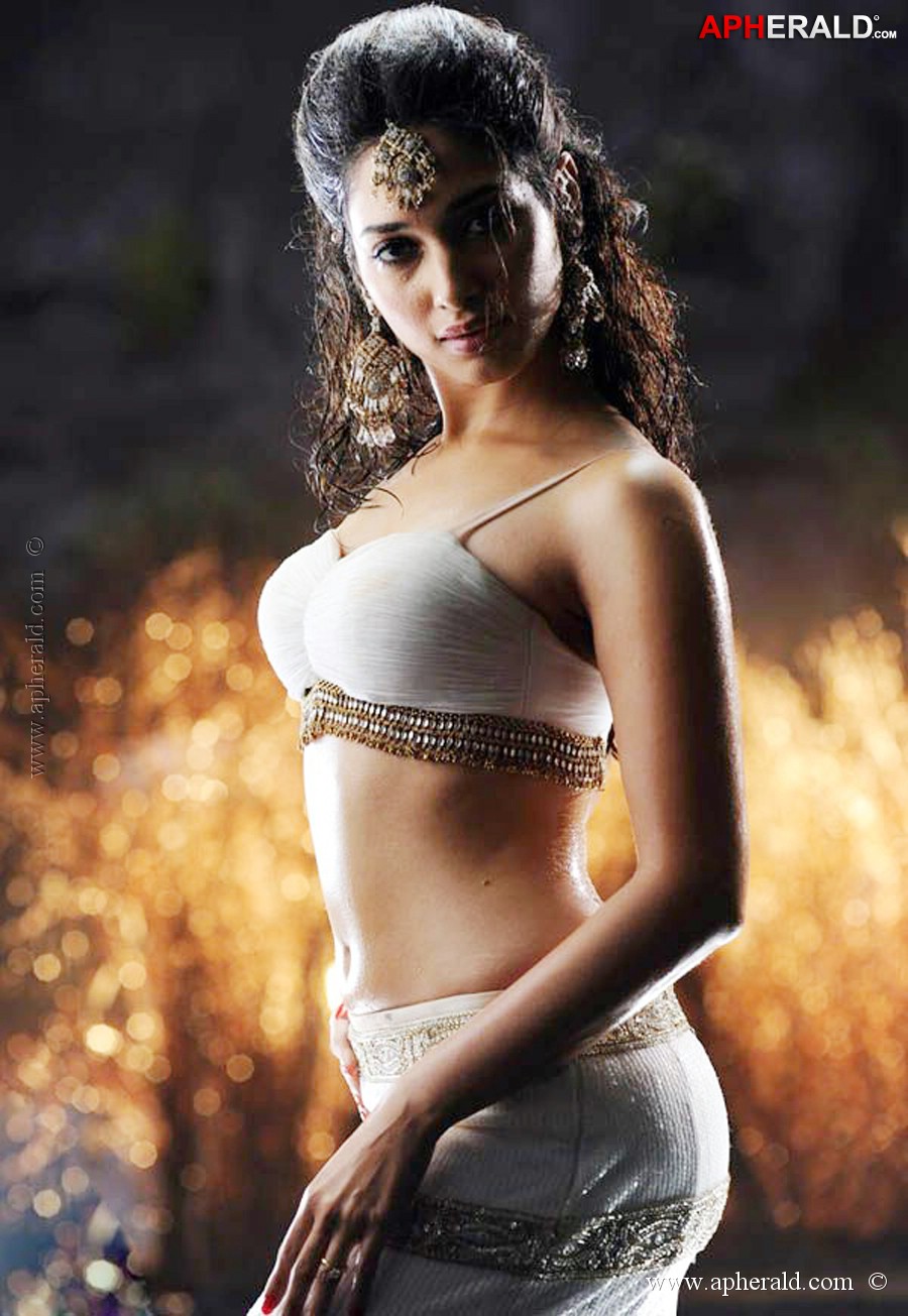 Tamanna Hot Navel Pics