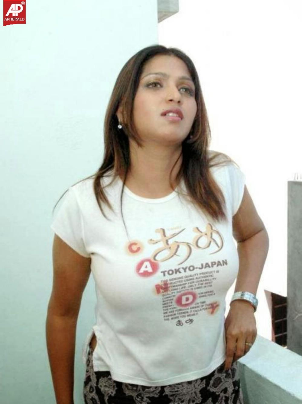 Tamil Actress Bhuvaneswari Hot Photos