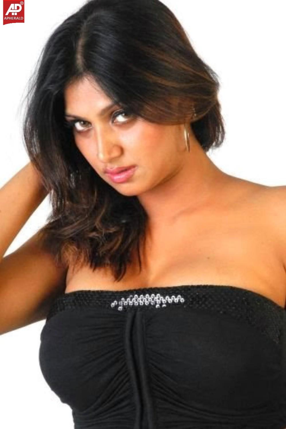 Tamil Actress Bhuvaneswari Hot Photos