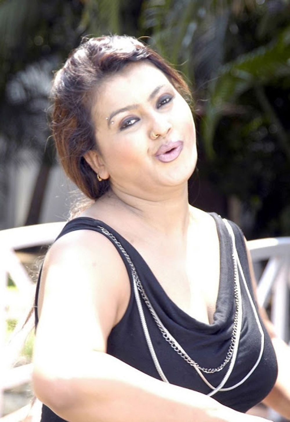 Tamil Actress Sona Sexy Stills