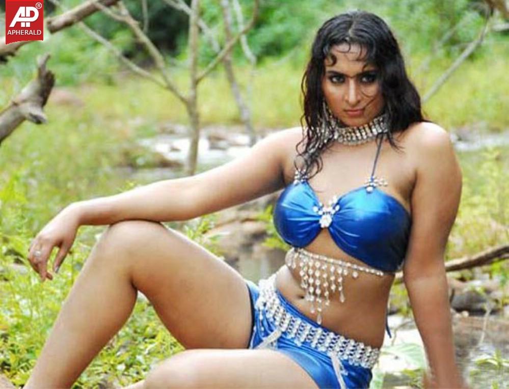 Tamil Actress Vanitha Reddy Hot Stills