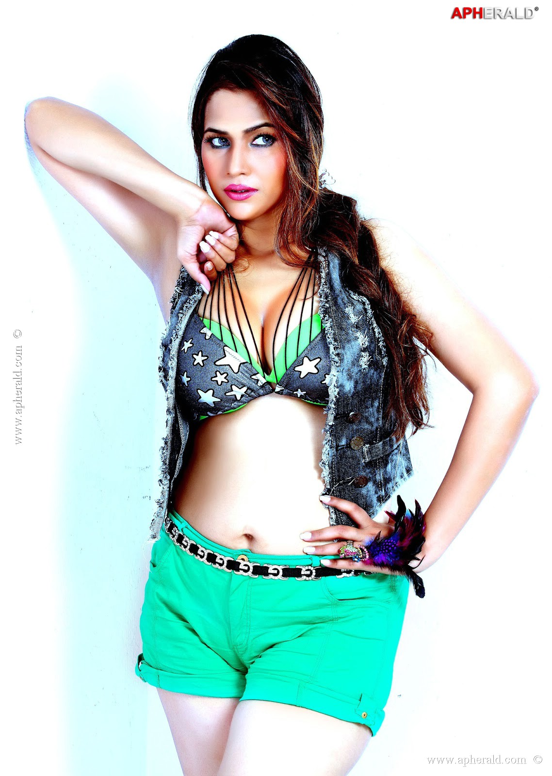 Tanisha Singh Hot Photos