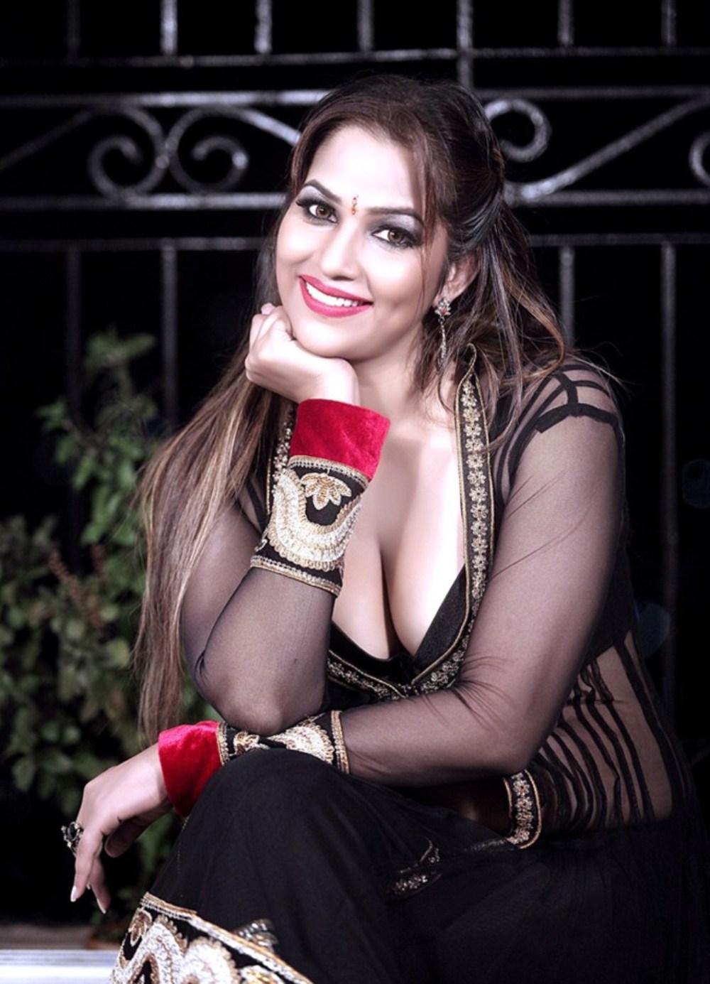 Tanisha Singh in Valentine Day special hot photo shoot