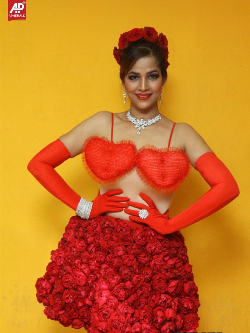 Tanisha Singh in Valentine Day special hot photo shoot