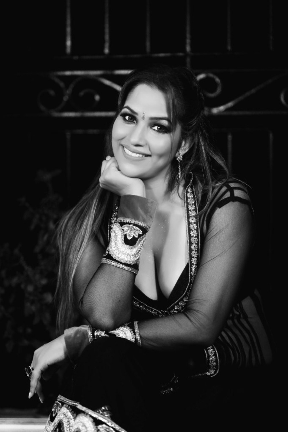 Tanisha Singh in Valentine Day special hot photo shoot