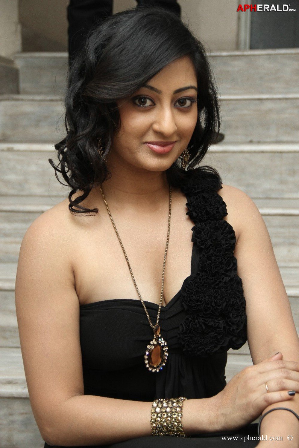 Tanishka Spicy Pics