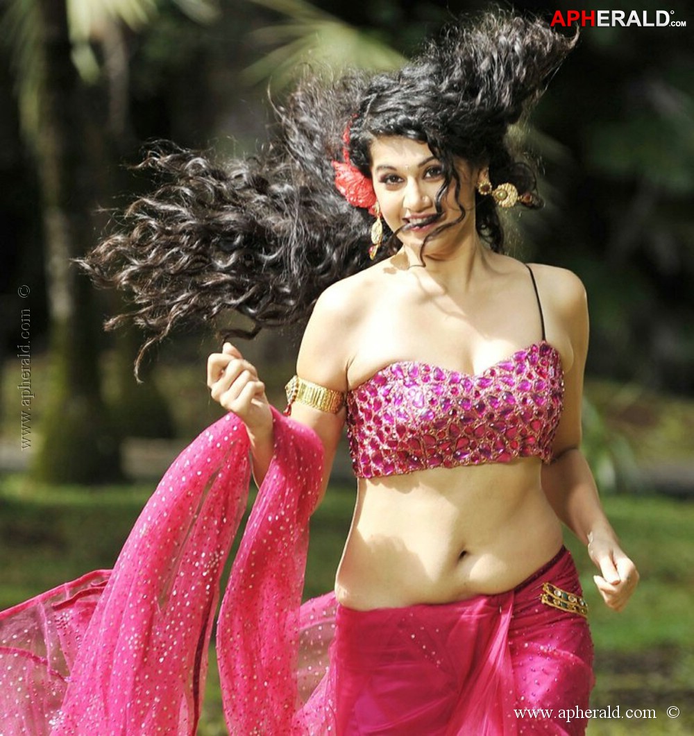 Tapsee Ponnu Hot Gallery