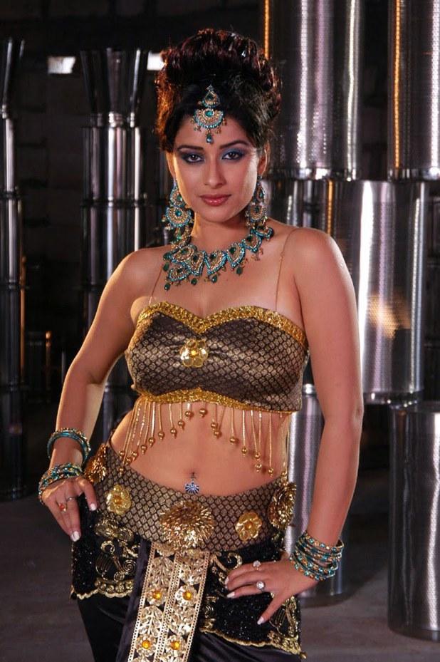 Telugu Actress Madhurima Hot Navel Show