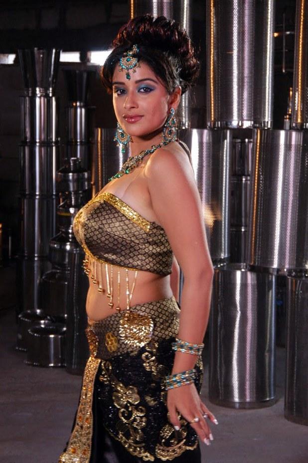 Telugu Actress Madhurima Hot Navel Show