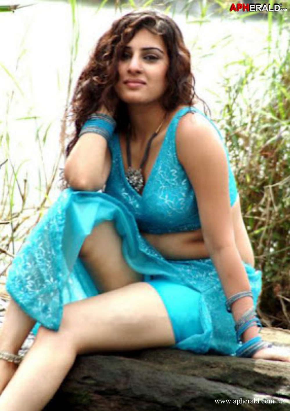 telugu heroine Archana Veda pics