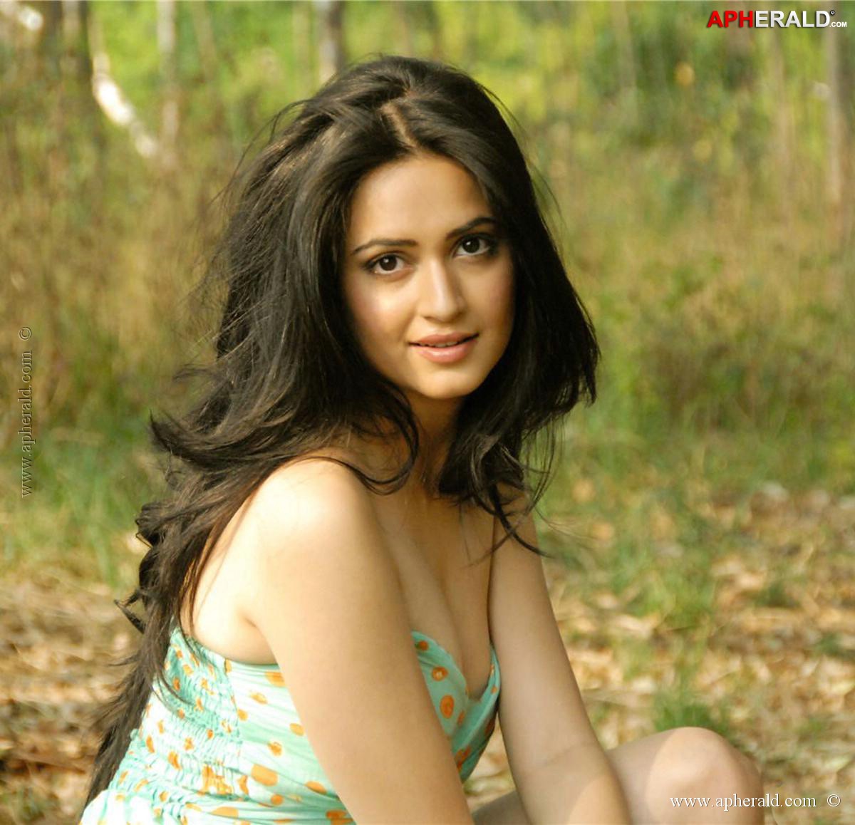 Tollywood Actress Hot Look Pics